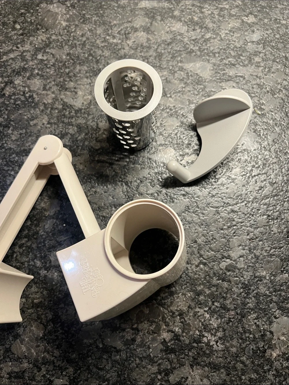 Pampered Chef Cheese Grater. Manual Rotary Cheese/Vegetable Grater - Off-White